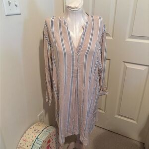 H&M Striped V-Neck Tunic 10  in Beige and Black Hospital Fashion show item NWT